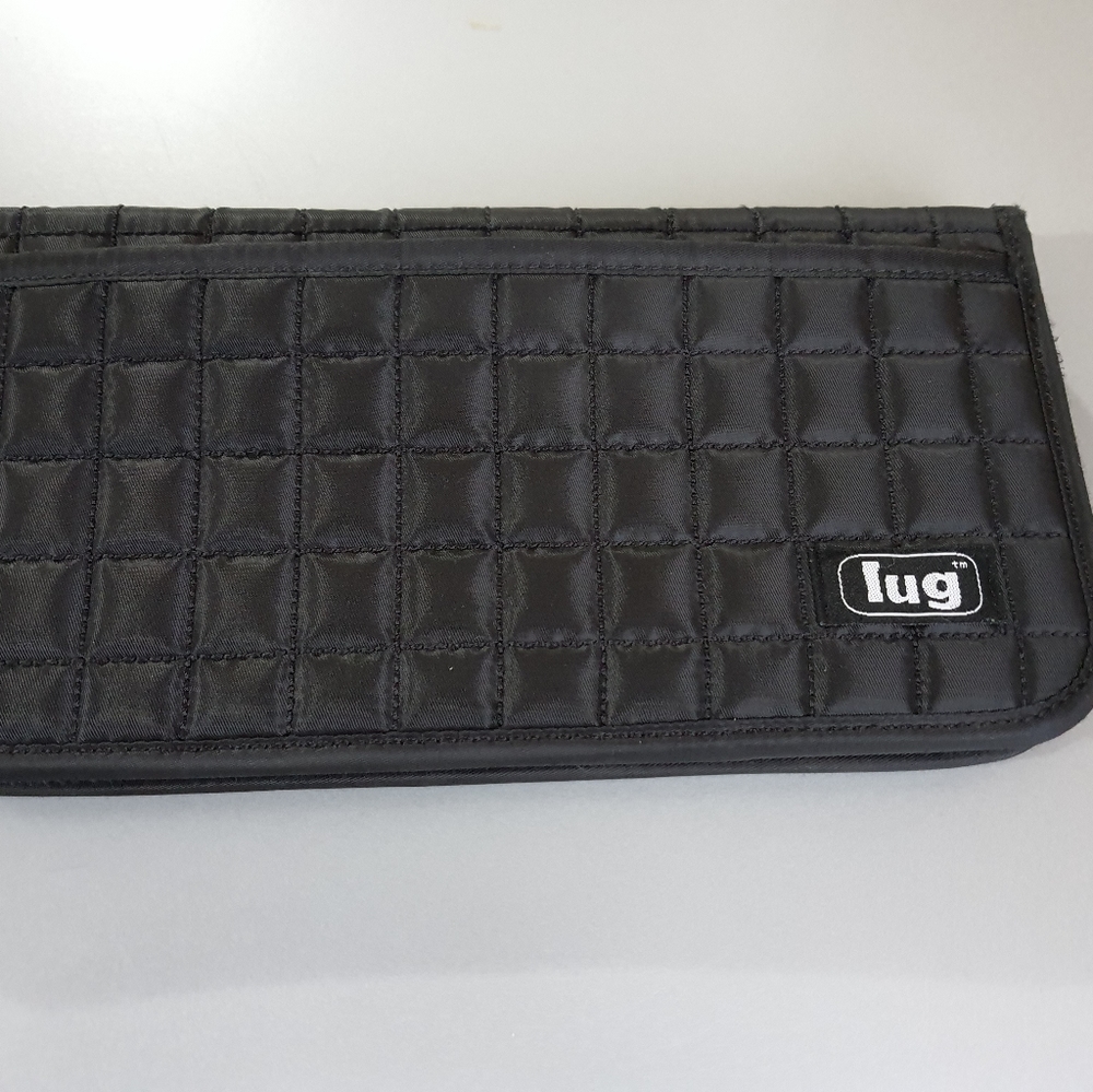 Lug long wristlet